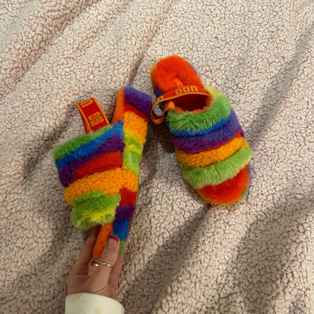 New rainbow UGGS size 7